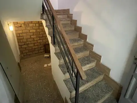 Excelente Espacio Comercial / Oficinas en Planta Alta con Balcón Corrido - Santa Fe 1621, Funes