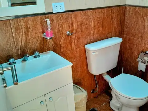 VENTA CASA MAS 4 DEPARTAMENTOS EN MONTE HERMOSO