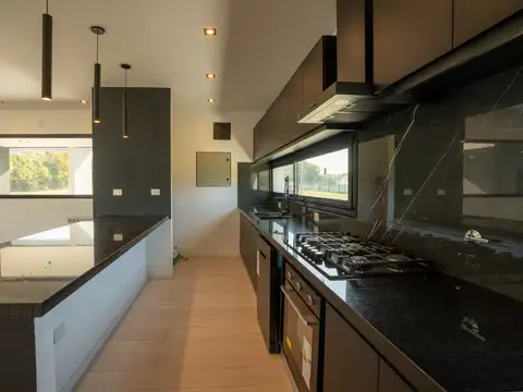 Casa 6 ambientes con 3 baños