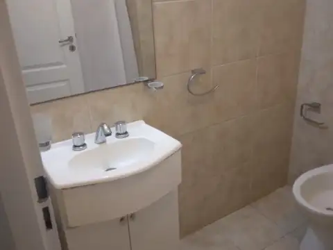 Jacob 900, Piso PB