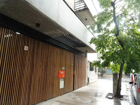 Excelente Monoambiente al frente con balcon , muy luminoso , edificio con terraza y parrilla