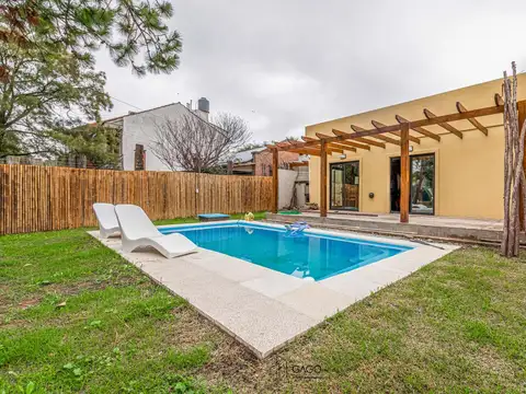 Casa en venta 4 ambientes zona Constitución