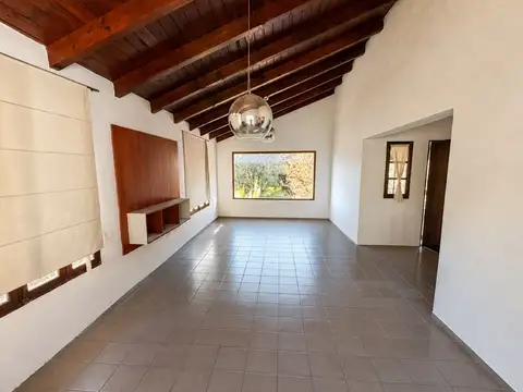 Casa 5 ambientes con 2 baños
