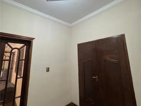 Casa en Venta con 4 cocheras