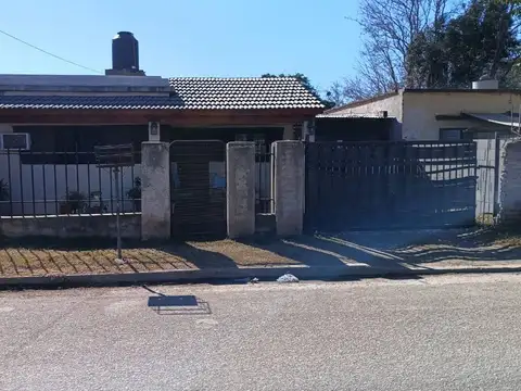 Casa 5 ambientes con 2 baños