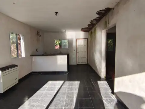 Casa 4 ambientes con 2 baños