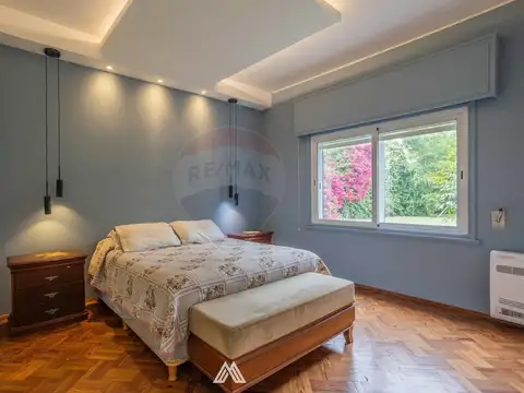 Casa en Alquiler con 4 cocheras