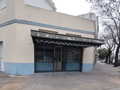 Montiel 800, Piso pb