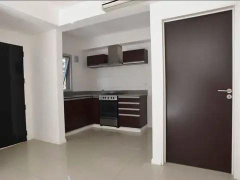 Venta de excelente duplex a estrenar de dos ambientes al frente.