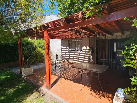 Venta Casa 4 ambientes Parque Cochera Morón
