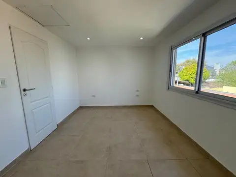 Departamento en Alquiler en Rafael Calzada, $ 700.000