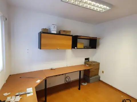 Galpón en venta de 153 m2 con entrepiso y estacionamiento en Sayago