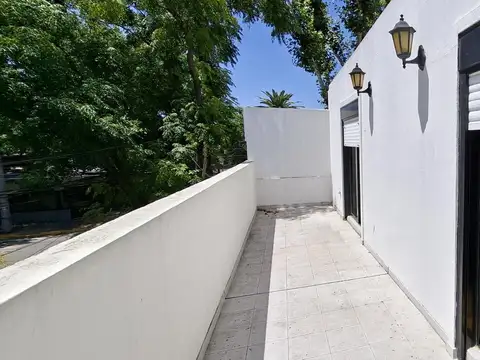 Depto Tipo Casa en Alquiler de 4 ambientes