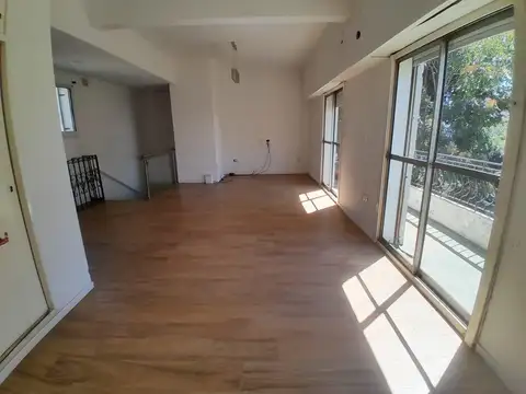 Depto Tipo Casa en Venta en Versalles, USD 134.900