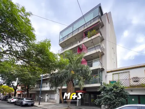 Semipiso Al Frente con Balcón Corrido - 3 Amb. - Muy Luminoso - Pileta-  Bajas Expensas