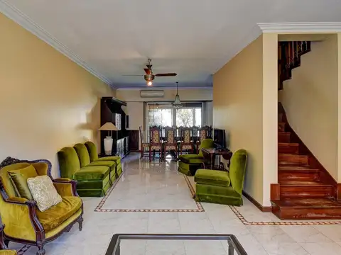 Casa en Venta con 3 cocheras