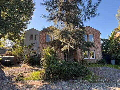 B° Estancia Alvear (Don Torcuato) Casa 3 dorm en suite. Play, Jardín, Quincho y Pileta. Lote de 658 m2