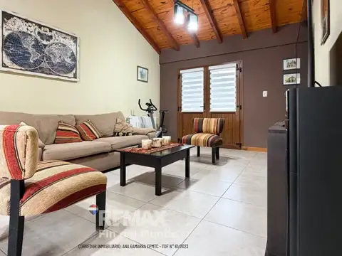 Casa 5 ambientes con 2 baños