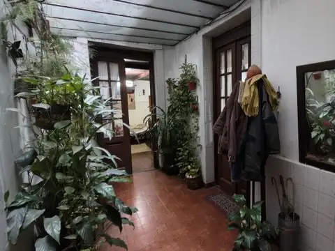 Avenida Rivadavia 2400, Piso 0