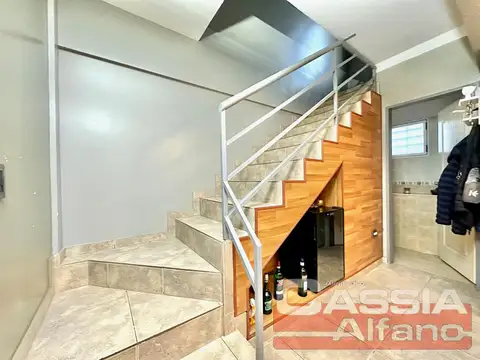 Depto Tipo Casa en Venta con 2 cocheras