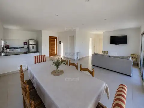 Casa  en Alquiler en Santa Elena, Pilar del Este, Pilar