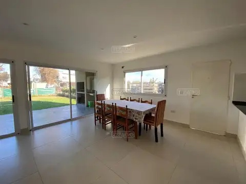 Casa  en Alquiler en Santa Elena, Pilar del Este, Pilar