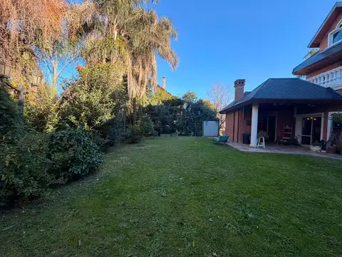 Casa en Venta con 2 cocheras