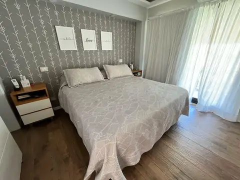 Casa en Alquiler con 2 cocheras