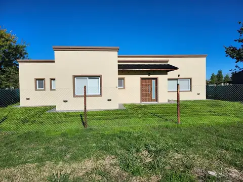VENTA LUJAN CASA 3 DORMITORIOS EN SUITE -LOTE 1000m-  PILETA