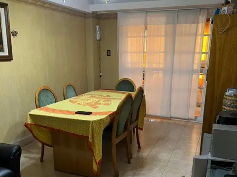 HERMOSO CHALET 4 AMB. S/ LOTE DE 10 X 35,68 M EN PLENO CENTRO VILLA LUZURIAGA (BARRIO MARINA)