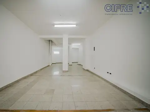 BAJÓ DE PRECIO! Local 160m2 sobre Av. Forest de 4.60x13.44   subsuelo.