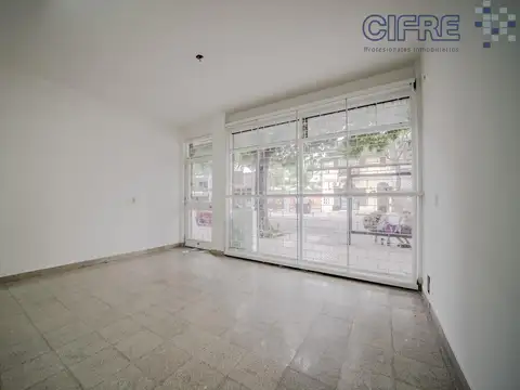 BAJÓ DE PRECIO! Local 160m2 sobre Av. Forest de 4.60x13.44   subsuelo.