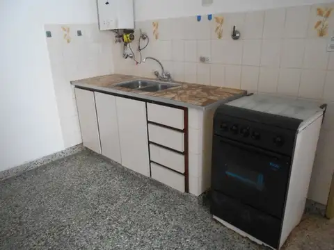 38 y 21 , Piso PB 100