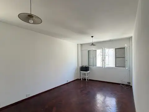 Mitre 700, Piso 04