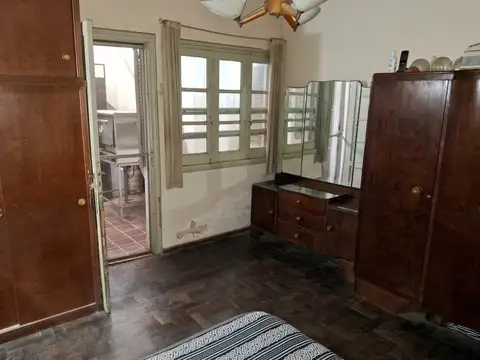 VENTA CASA  DE DOS DORMITORIOS A CUADRAS DEL PARQUE