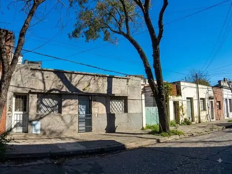 VENTA CASA  DE DOS DORMITORIOS B. PARQUE