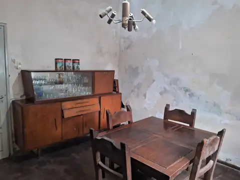 VENTA CASA  DE DOS DORMITORIOS A CUADRAS DEL PARQUE