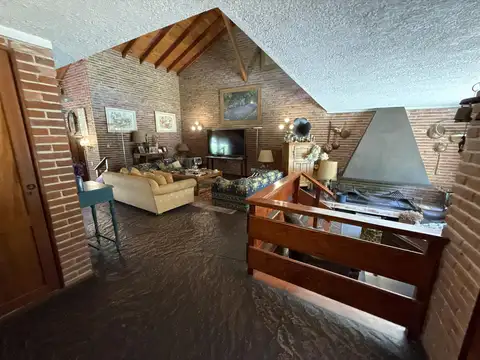 Casa en Venta con 5 cocheras