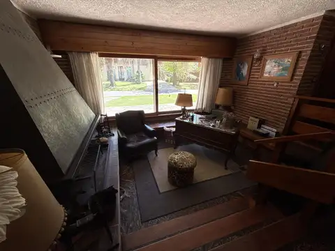 Casa 7 ambientes con 5 baños
