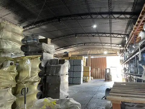 Galpon en Venta 72  mts Fondo