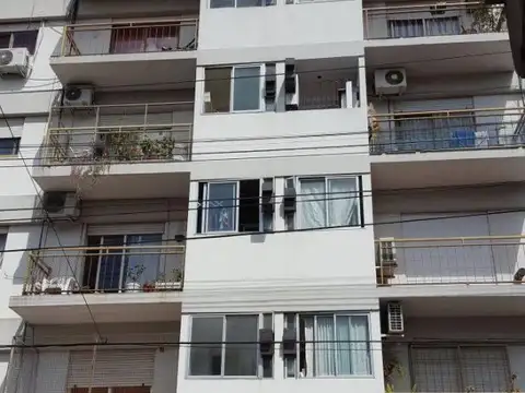 Departamento dos ambientes en centro de Ramos Mejia
