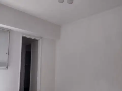 AMPLIO 2 AMBIENTE, COCINA  Y LAVADERO, BAJAS EXPENSAS