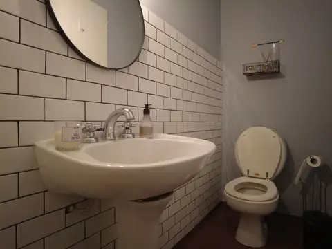 Casa 4 ambientes con 2 baños