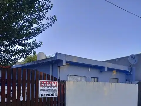 ALQUILER ANUAL: CASA CON COCHERA DESCUBIERTA + PATIO