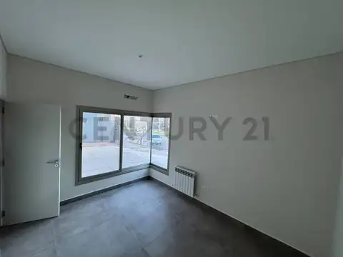 Casa 8 ambientes con 2 baños