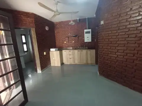 Casa 5 ambientes con 1 baño