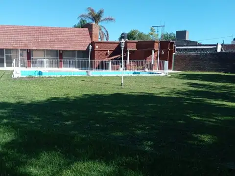 SE ALQUILA CASA  CON PILETA