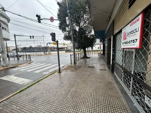 LOCAL COMERCIAL EN MUNRO.