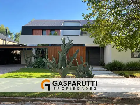 Casa en Venta en Barrio Septiembre, 6 Ambientes con Pileta!
