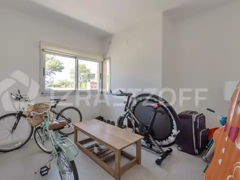 Casa en venta al lago . Barrio Los Ceibos. Puertos. 4 dormitorios